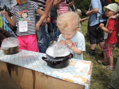Děti půjdou v neděli v Tanvaldě lesem za pohádkou