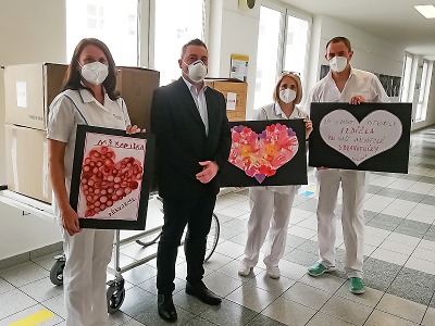 Autor foto:Archiv Crestyl Jablonec Akcí Daruj srdce děti poděkovaly zdravotníkům a záchranářům