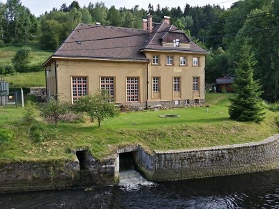 Den architektury zve v našem kraji na vodní elektrárny i domy sklářů