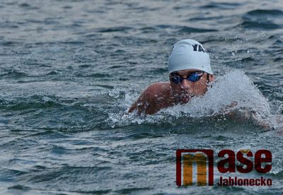 Dálkové plavce na přehradě proháněly bouře