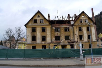 V Tanvaldě započali s demolicí domu hrůzy