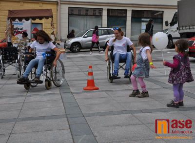 Jak zdravotní handicap změní život jste si mohli zkusit na Mírovém náměstí