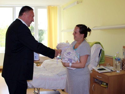 Primátor Jablonce nezapomněl na čerstvé maminky ani letos