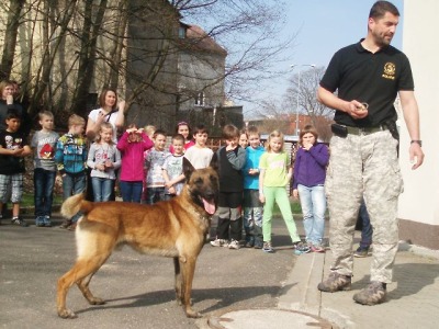 Děti ze Smržovky navštívily Obvodní oddělení policie v Jablonci