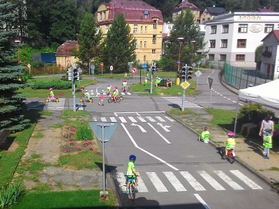 Ani o prázdninách nezeje dětské dopravní hřiště v Jablonci prázdnotou