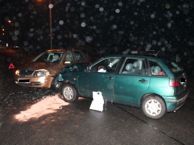 Nedal při odbočování přednost autu na hlavní silnici