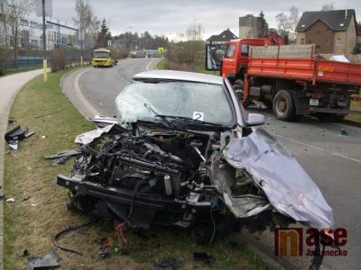 V Harrachovské ulici se srazil Citroen s nákladním autem