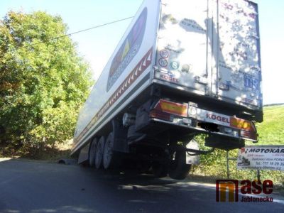 Návěs blokoval dopravu mezi Libercem a Jabloncem