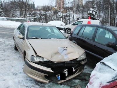 Řidič na Smržovce při odbočování přehlédl protijedoucí vozidlo