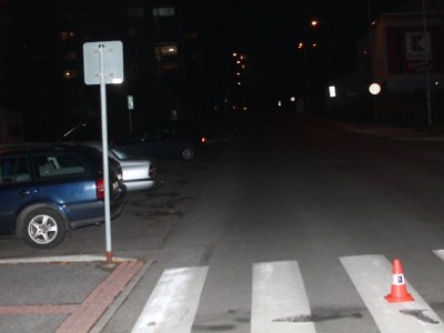 Policie hledá svědky nehody, při které řidič porazil autem mladou dívku