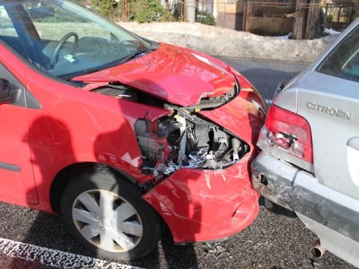 Při havárii tří aut ve Smržovce se zranili dva lidé
