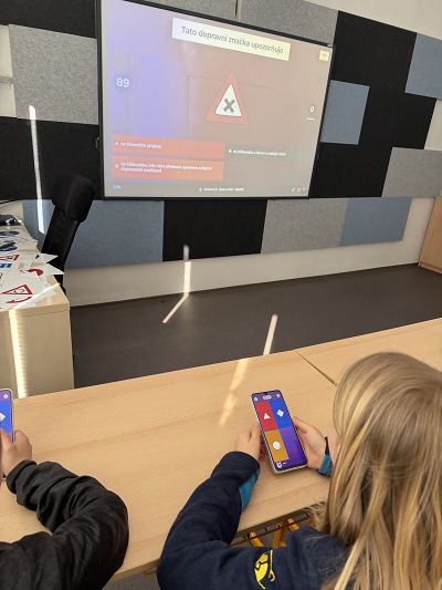 Mobilní telefony zpestří výuku dopravní výchovy