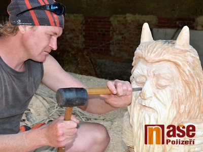 Ve Starém kravíně poprvé propojili dřevosochaře i kováře