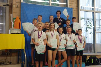 Jakub Bursa vyplaval v bazénu šest titulů