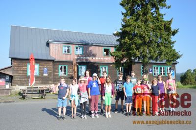 Šesťáci z tanvaldské ZŠ Sportovní se seznamovali na Jizerce