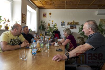 Senátor Jaroslav Zeman navštívil ISŠ Vysoké nad Jizerou