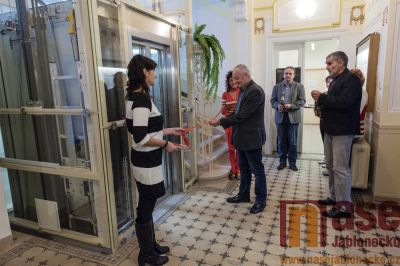 V Tanvaldě zprovoznili výtah ve své radnici