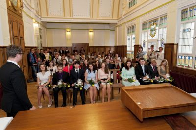 Tanvaldští gymnazisté převzali svá maturitní vysvědčení