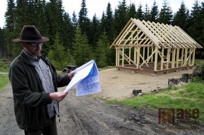 Krömerova bouda doslova vstává z popela 