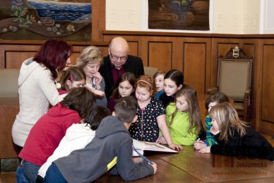 Čtvrťáci ze Šumburku zavítali na tanvaldskou radnici