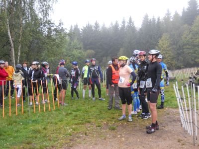 Nepřívětivé počasí triatlonistům nevadilo