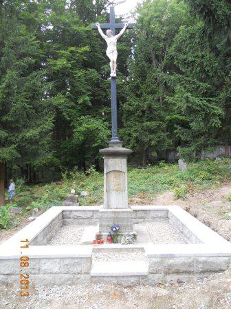 Jindřichovští dobrovolníci zachraňují místní hřbitov