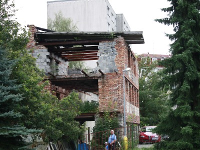 Občané Jablonce mohou rozhodnout: Pobřežní louka nebo parkoviště?