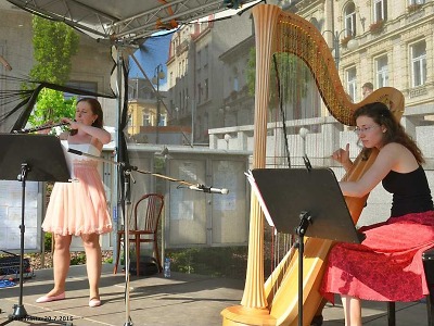 Na Mírovém náměstí v Jablonci zněly hoboj a harfa