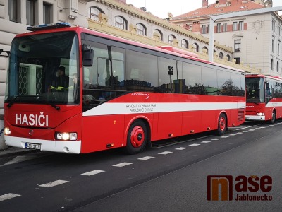 Evakuační autobus převezl ukrajinské uprchlíky z Prahy do Liberce