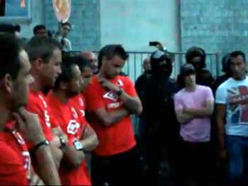 VIDEO: Fanoušci Slavie chtěli po čtyřce v Jablonci po hráčích vysvětlení