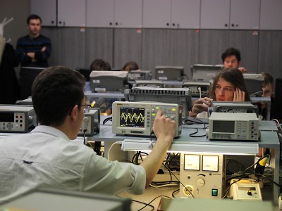 Studenti soutěžili v Jablonci v celostátním kole fyzikální olympiády