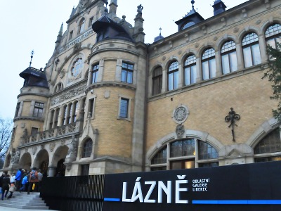 Liberecká galerie Lázně netradičně připomíná soudobou paměť národa