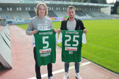 Dva mladíci posilují Jablonec