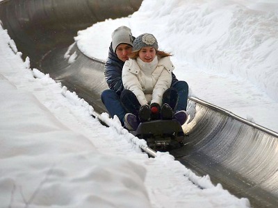 V Harrachově ještě mají podmínky na luxusní lyžování i bobování