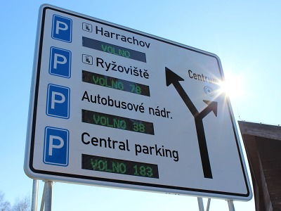 Harrachov spustil nový navigační systém parkování