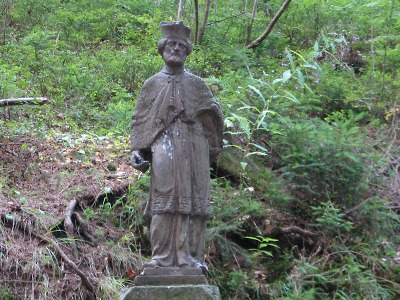 Harrachovská socha Jana Nepomuckého už je v péči uměleckého kováře