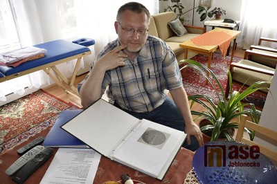 Jan Hásek se proslavil návrhy medailí a insignií Jan Hásek se proslavil návrhy medailí a insignií