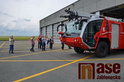 Hasiči z Jablonce navštívili své kolegy na Letišti Václava Havla v Praze