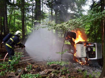 Na Liberecku shořel bagr, škoda je půl milionu