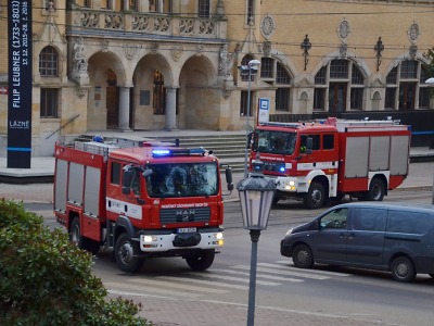 Z libereckého muzea hasiči zachraňovali zaměstnance i cenné gobelíny