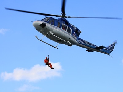 Nad Turnovem létali hasiči s vrtulníky v rámci cvičení Povodeň