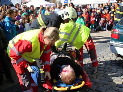 Hasiči v Liberci ukázali, jak se vyprošťuje z havarovaného vozidla