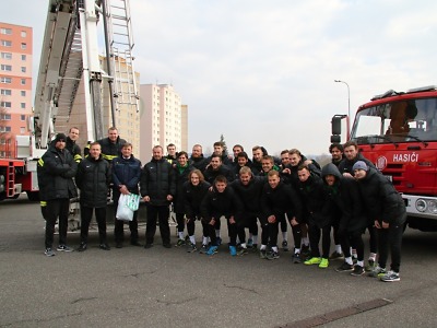Fotbalisté FK Jablonec navštívili místní hasiče