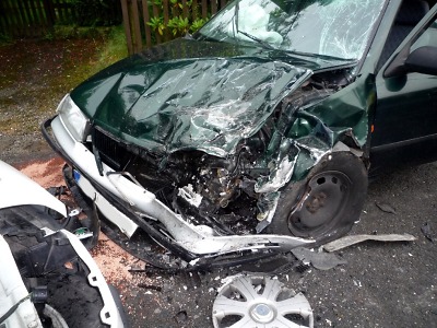 Krajští hasiči vyjížděli k mnoha nehodám, v Jablonci auto zastavil strom