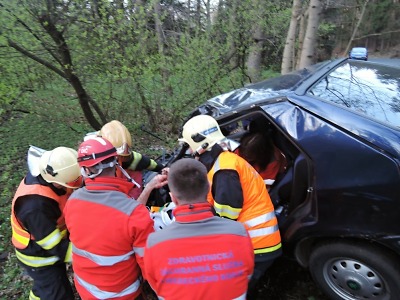 Jablonečtí hasiči vyprošťovali zraněného při nehodě v Pulečném