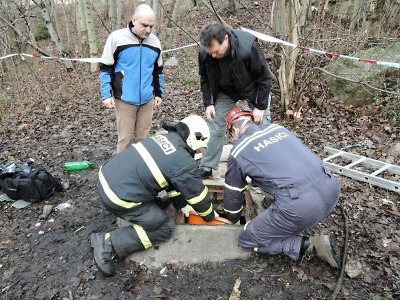 V parovodu našli mrtvého muže, ve stejný den hořel i autobus