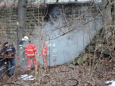 Oheň v Jablonci popálil muže, který přebýval ve výklenku na ulici Mostecká