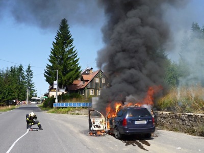 Blesky při bouřce zapalovaly domy i auta. Jedno shořelo v Bedřichově