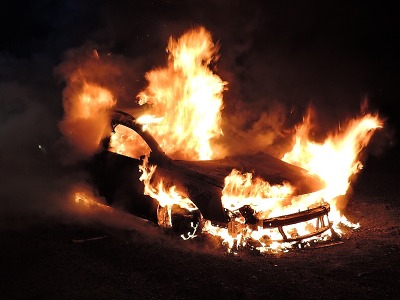 Auto v Hraběticích u Janova zachvátil požár
