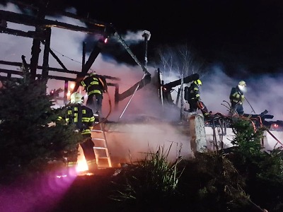 Krajské hasiče zaměstnaly noční požáry